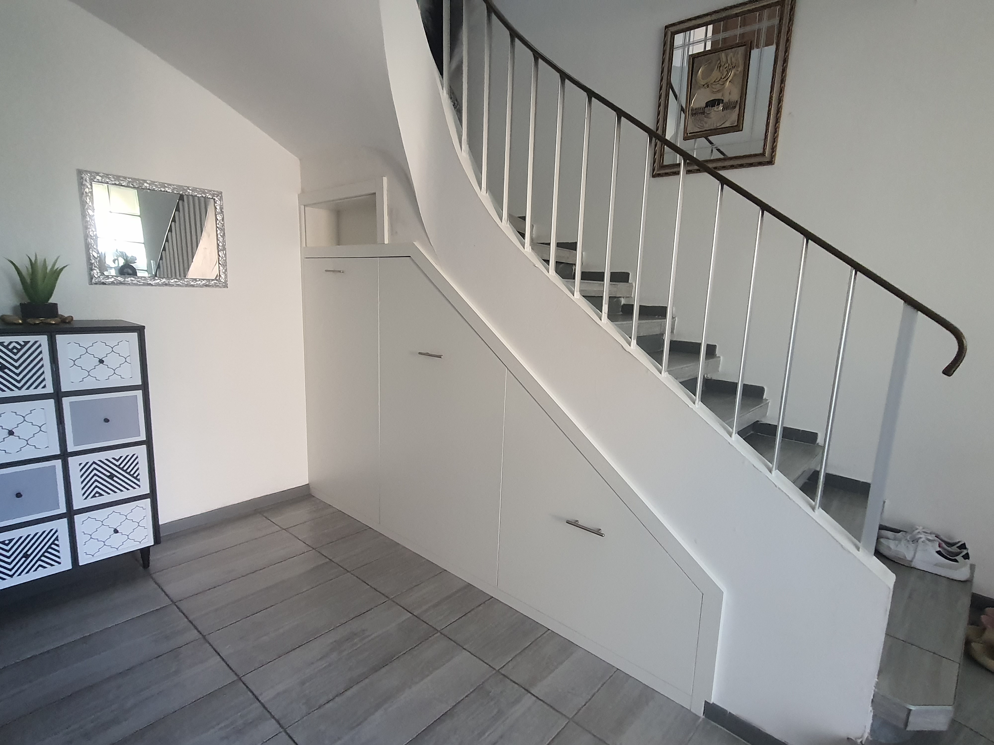Aménagement sous-escalier
