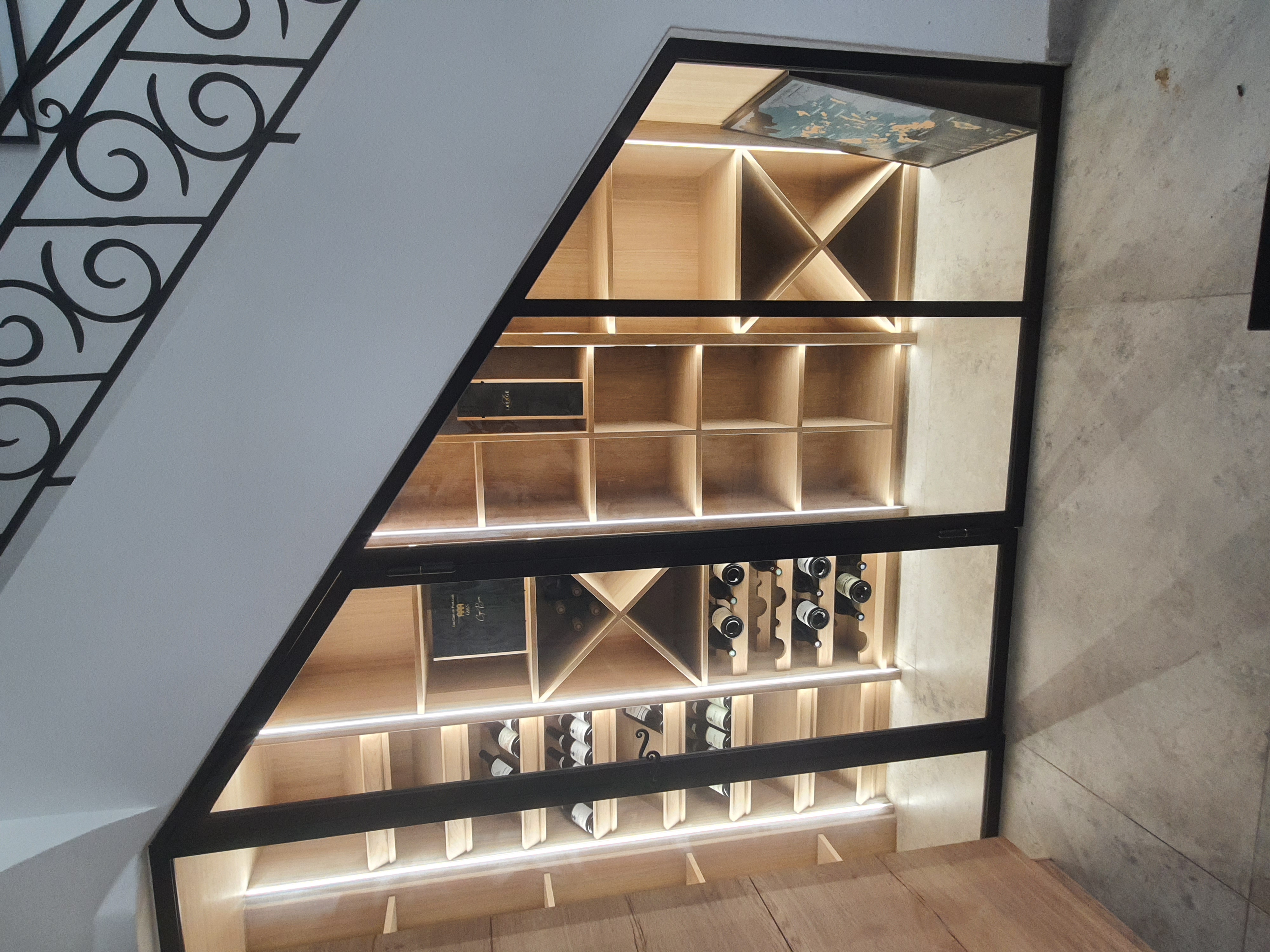 Cave à vins sous-escalier 